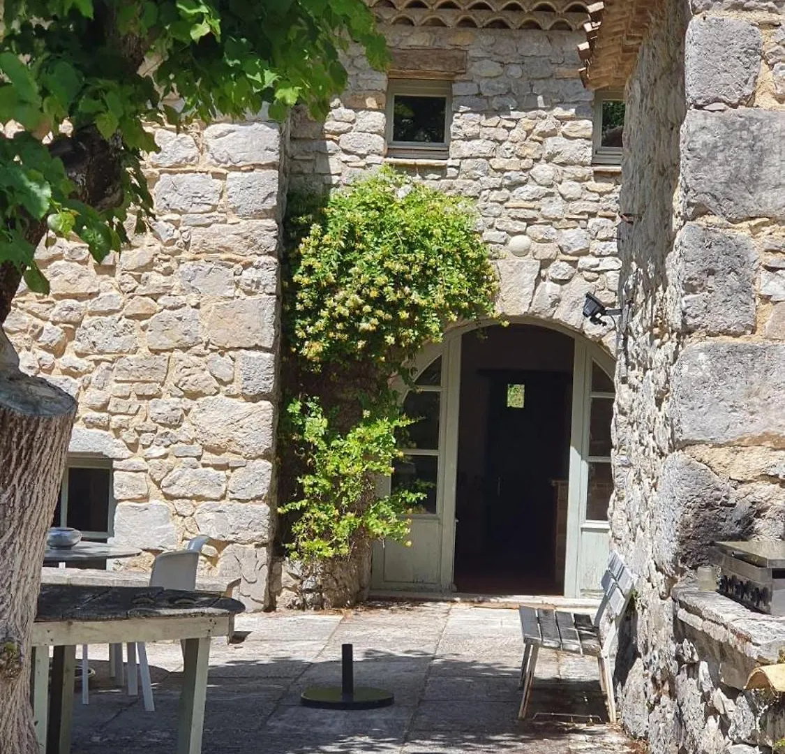 Holiday home Maison Authentique En Drome Provencale Montreal-les-Sources